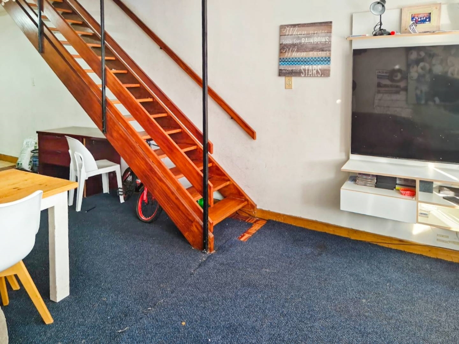To Let 2 Bedroom Property for Rent in Loevenstein Western Cape